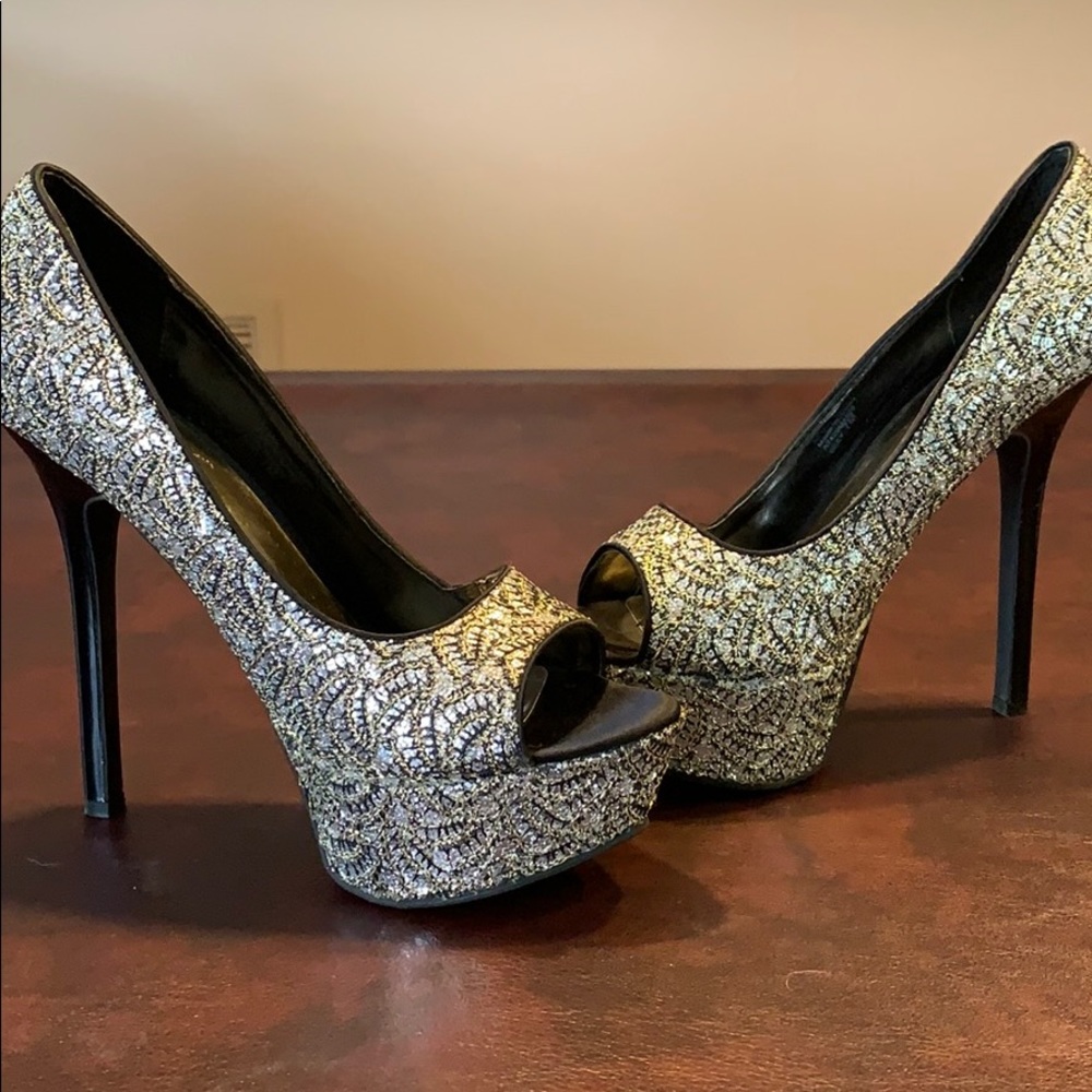 Size 7 gold open toed heels